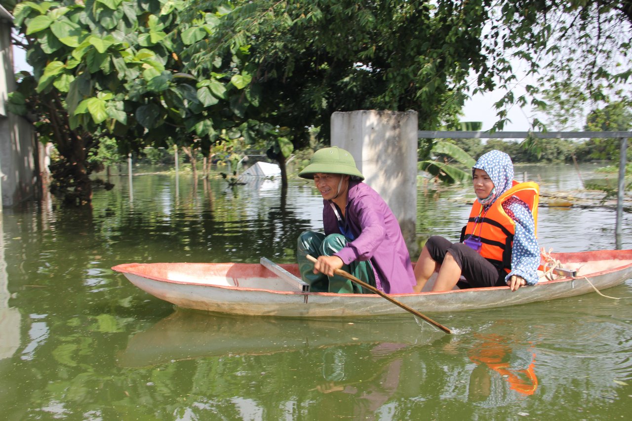 toan-canh-hang-tram-ho-dan-o-chuong-my-van-bi-co-lap-trong-bien-nuoc-sau-hon-10-ngay-ngap-lut