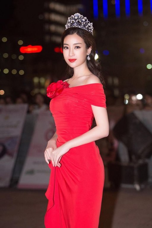 top-3-hoa-hau-viet-nam-2016-dien-dam-trang-khoe-nhan-sac-quyen-ru-truoc-khi-het-nhiem-ky