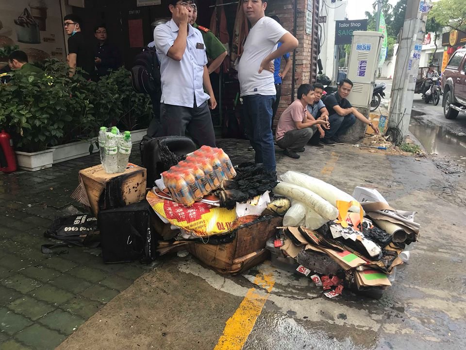 tiem-thuc-an-nhanh-bat-ngo-chay-o-tp-hcm