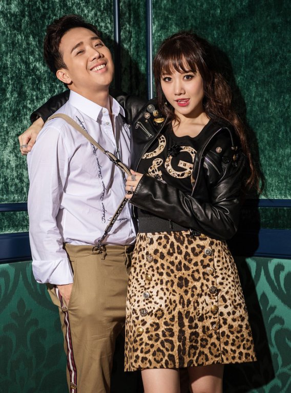 vo-chong-tran-thanh-hari-won-hon-nhau-ngot-ngao-trong-bo-anh-ky-niem-17-thang-ket-hon