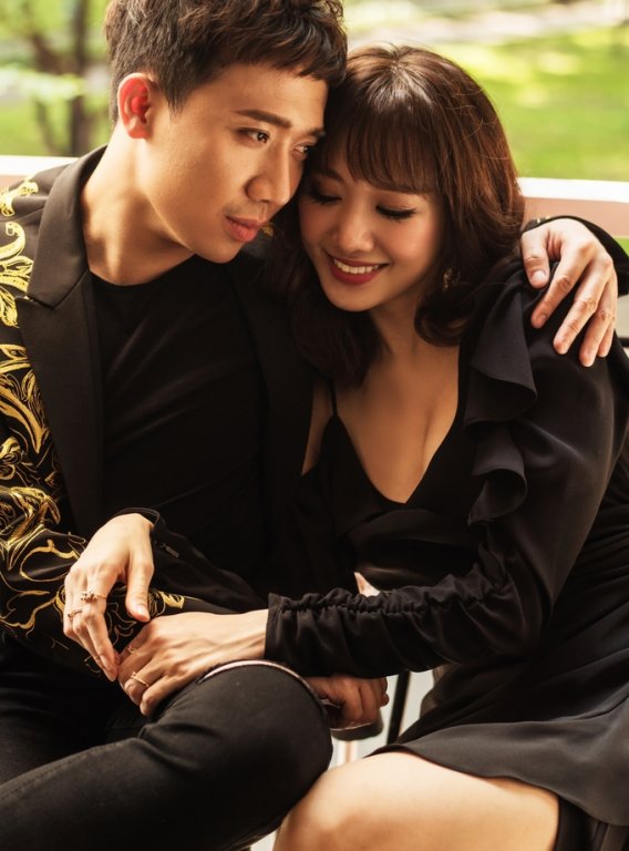 vo-chong-tran-thanh-hari-won-hon-nhau-ngot-ngao-trong-bo-anh-ky-niem-17-thang-ket-hon