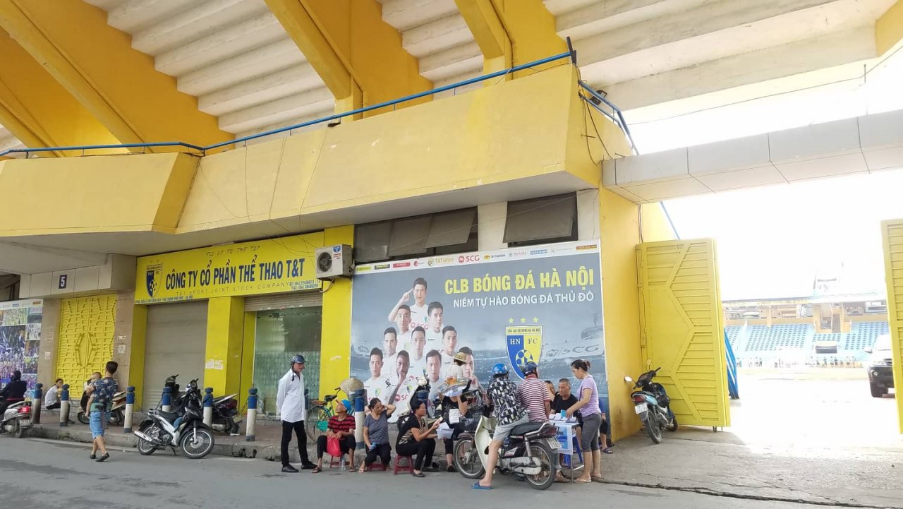 sat-gio-khai-mac-giai-tu-hung-cac-quay-ban-ve-vang-nhu-chua-ba-danh-phe-ve-dong-hon-nguoi-mua-ve