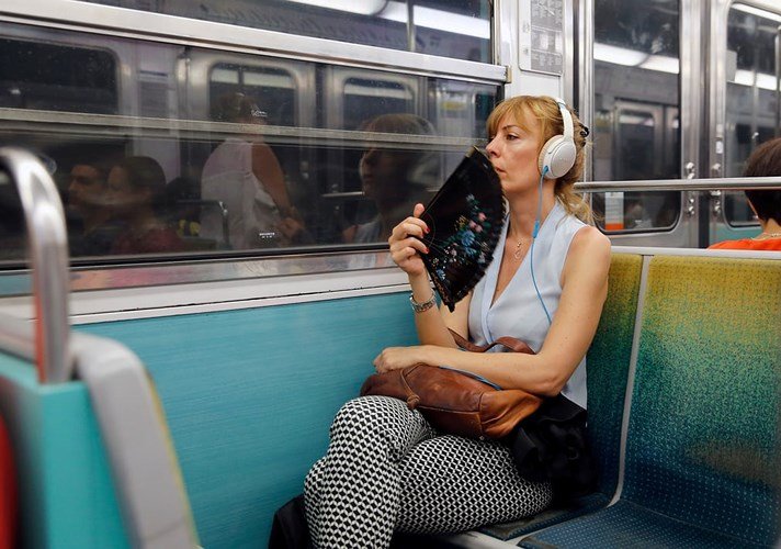 Muôn kiểu hạ nhiệt của người dân châu Âu trong đợt nắng nóng kỷ lục
