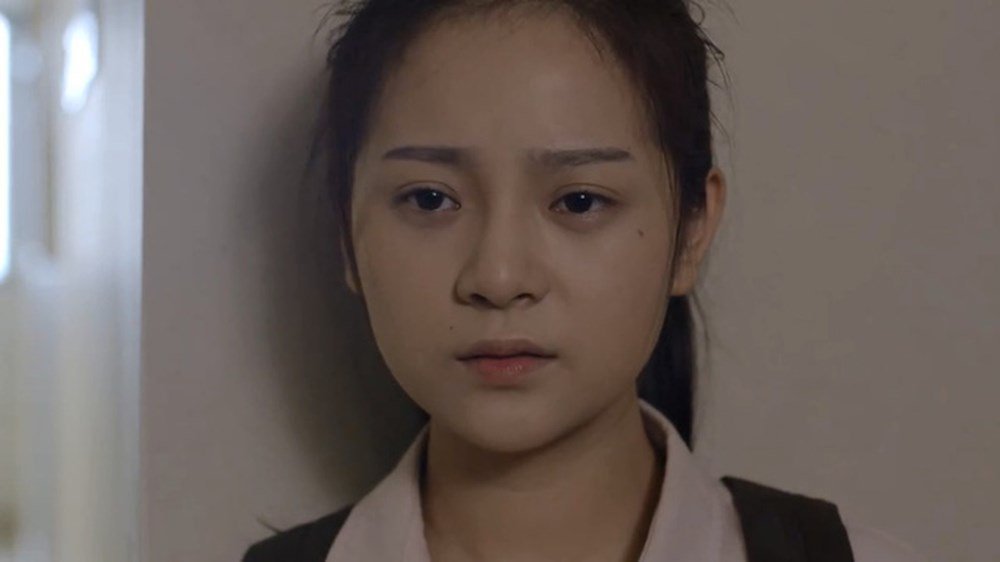 nha-phuong-lai-khau-chien-voi-em-gai-mua