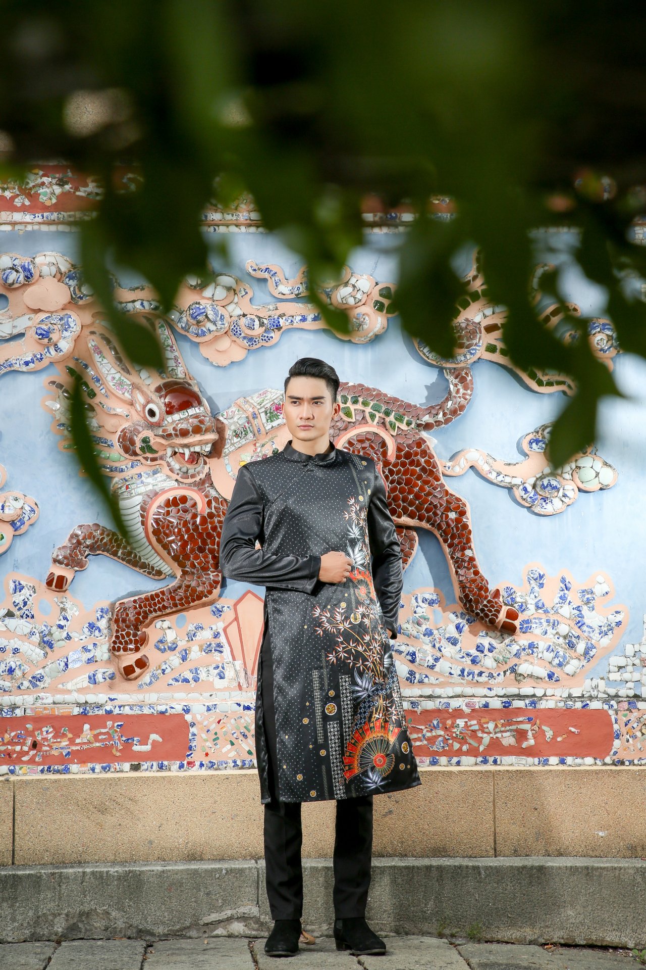 sau-dang-quang-nam-vuong-dai-su-hoan-vu-2017-luong-gia-huy-sang-indonesia-cham-thi-nhan-sac