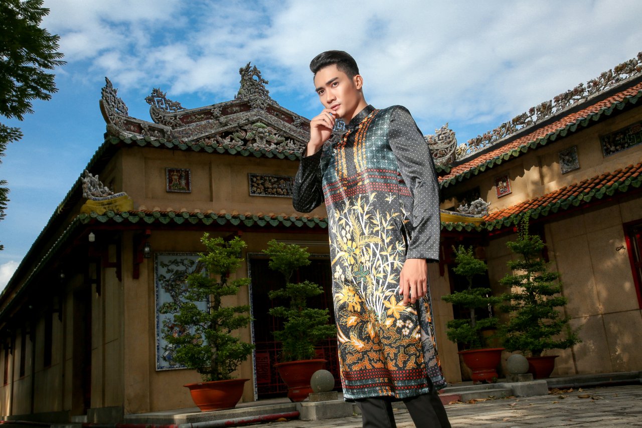 sau-dang-quang-nam-vuong-dai-su-hoan-vu-2017-luong-gia-huy-sang-indonesia-cham-thi-nhan-sac