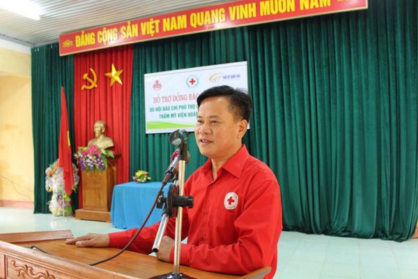 phu-tho-am-tinh-dong-huong-240-suat-qua-duoc-trao-cho-huyen-thanh-son-tan-son