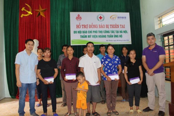 phu-tho-am-tinh-dong-huong-240-suat-qua-duoc-trao-cho-huyen-thanh-son-tan-son