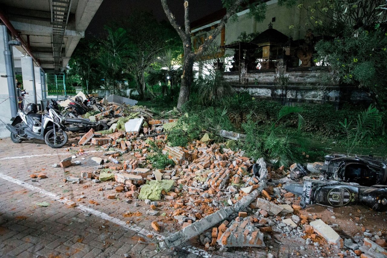 indonesia-do-nat-va-tang-thuong-sau-tran-dong-dat-7-do-richter-anh