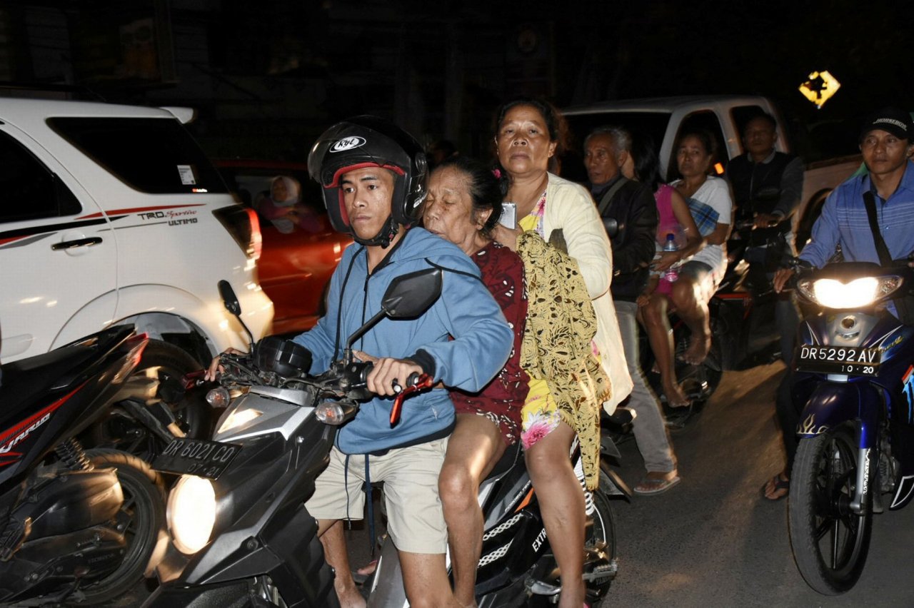 indonesia-do-nat-va-tang-thuong-sau-tran-dong-dat-7-do-richter-anh