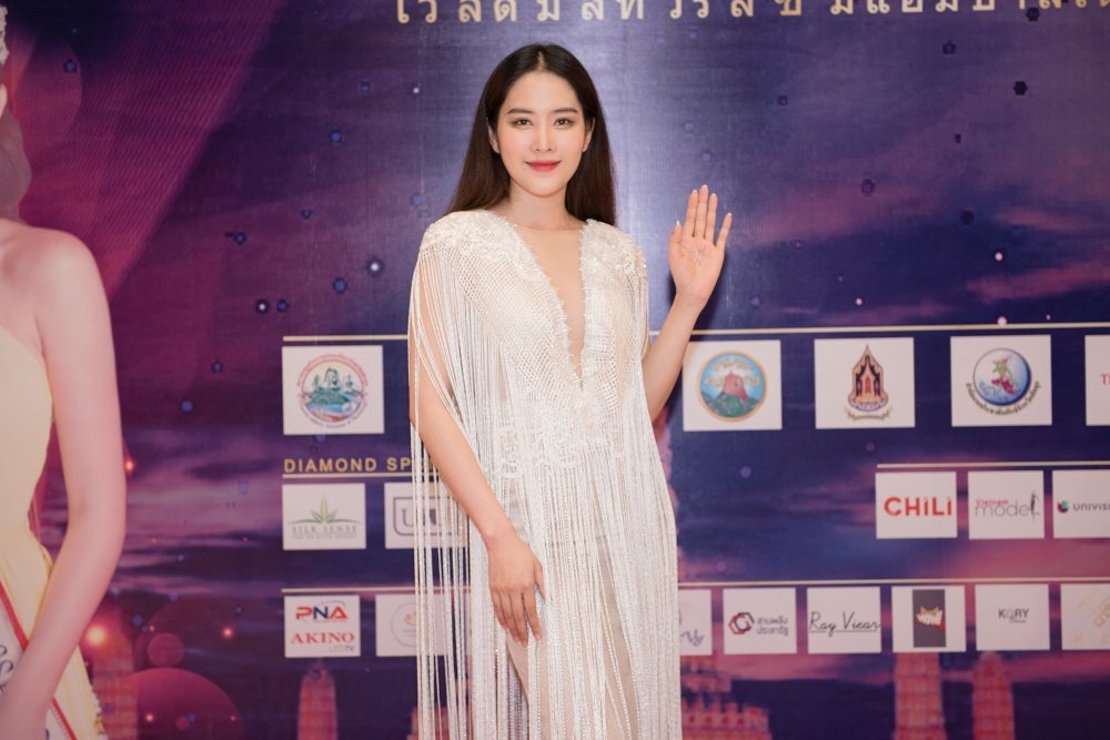 xac-nhan-mang-ca-khuc-tu-sang-tac-den-chung-ket-hoa-hau-dai-su-du-lich-the-gioi-2018-nam-em-lai-dinh-nghi-an-dao-nhai-nhac