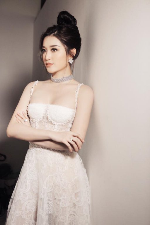 a-hau-huyen-my-chinh-thuc-len-tieng-truoc-tin-don-se-len-xe-hoa-vao-cuoi-nam-nay