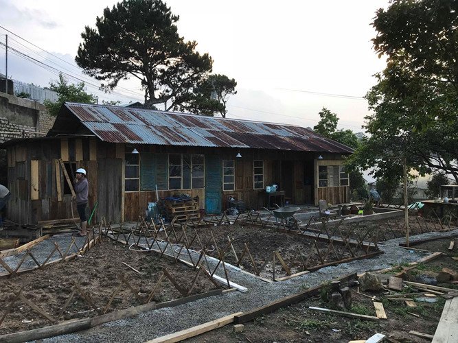 Biến ngôi nhà rách thành homestay, 5 chàng trai gây sốt MXH
