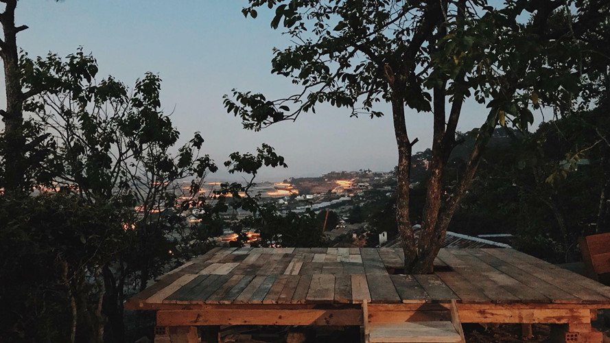 Biến ngôi nhà rách thành homestay, 5 chàng trai gây sốt MXH