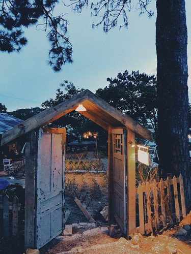 Biến ngôi nhà rách thành homestay, 5 chàng trai gây sốt MXH