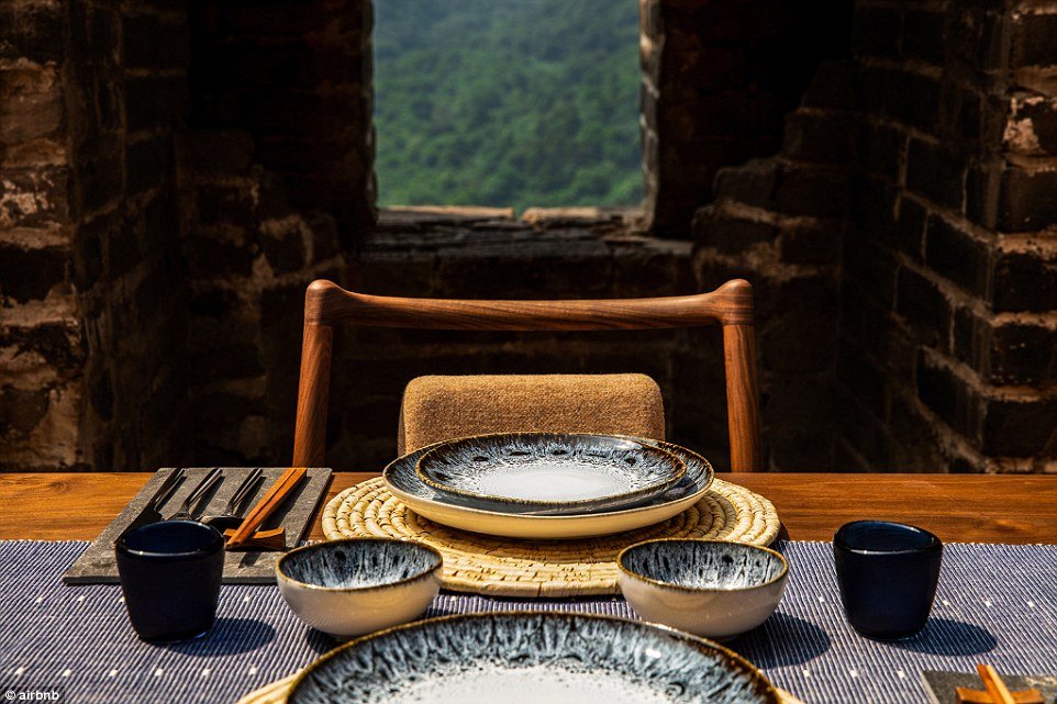 can-canh-phong-nghi-tuyet-dep-ngay-tren-thap-canh-cua-van-ly-truong-thanh