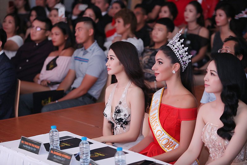 hang-loat-a-hau-sieu-mau-dang-ky-du-an-ngoi-sao-danh-vong-de-gianh-vi-tri-dai-dien-viet-nam-thi-hoa-hau-trai-dat-2018