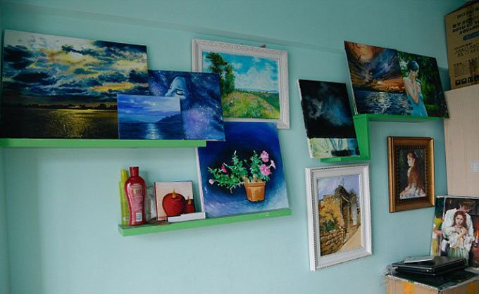 Người phụ nữ liệt giường 32 năm trở thành họa sĩ nổi tiếng