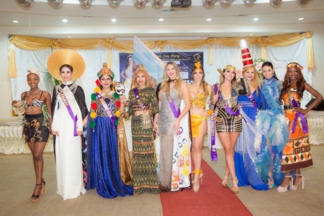 phan-thi-mo-xuat-sac-lot-top-10-trang-phuc-eco-tourism-voi-ao-dai-theu-hong-hac-an-tuong