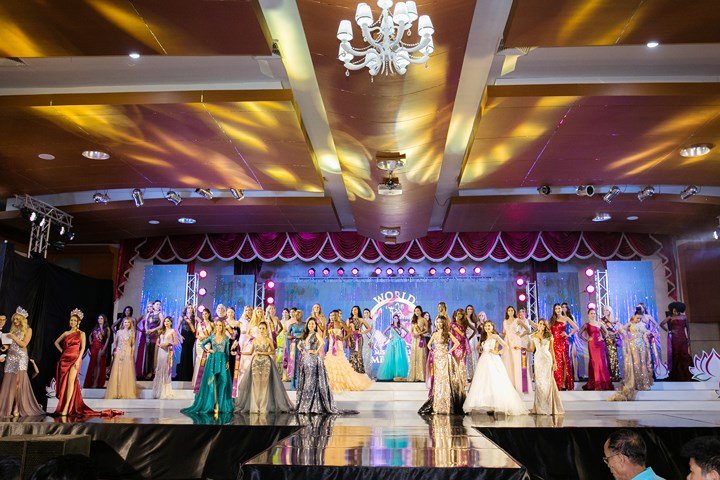 khoanh-khac-dang-quang-hoa-hau-dai-su-du-lich-the-gioi-2018-o-tuoi-27-cua-phan-thi-mo