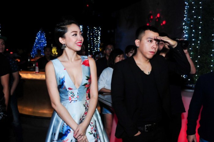 loat-anh-tinh-trong-nhu-da-mat-ngoai-con-e-cua-cap-doi-toc-tien-hoang-touliver