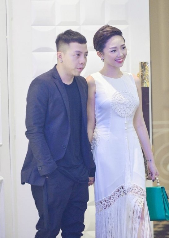 loat-anh-tinh-trong-nhu-da-mat-ngoai-con-e-cua-cap-doi-toc-tien-hoang-touliver
