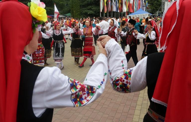 Thung lũng hoa hồng thơ mộng giữa núi đồi Bulgaria