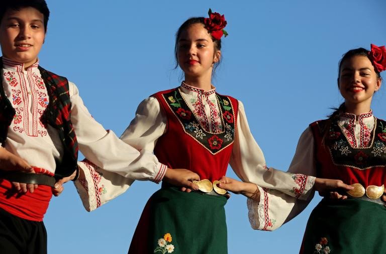 Thung lũng hoa hồng thơ mộng giữa núi đồi Bulgaria
