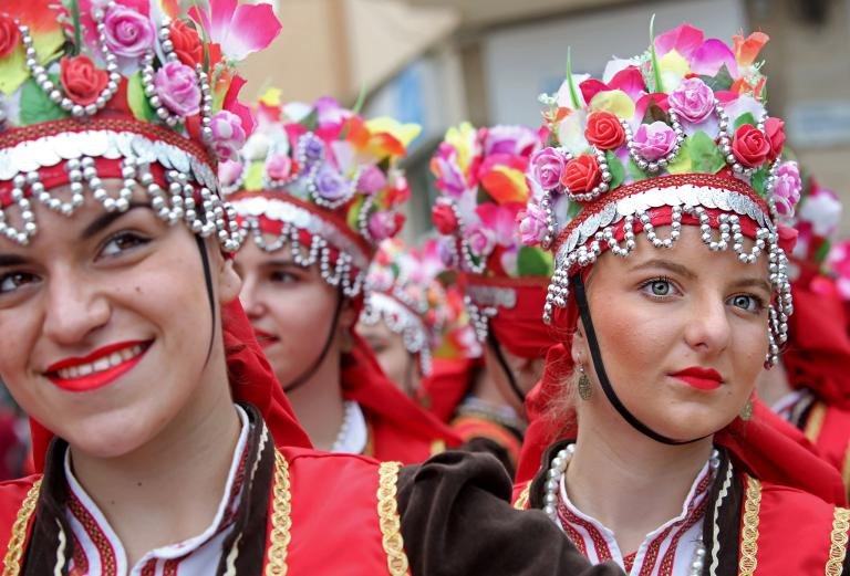 Thung lũng hoa hồng thơ mộng giữa núi đồi Bulgaria