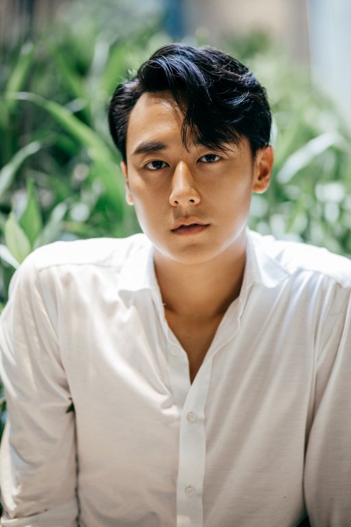 sau-loat-scandal-rocker-nguyen-viet-thu-xin-loi-chinh-thuc-roi-showbiz-viet-de-tro-ve-uc
