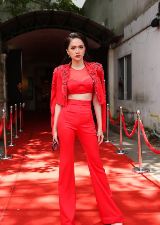 sau-manbirth-cap-doi-hoa-hau-huong-giang-ky-duyen-cung-dam-nhan-vi-tri-hlv-tai-sieu-mau-viet-nam-2018