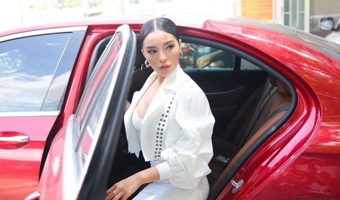 sau-manbirth-cap-doi-hoa-hau-huong-giang-ky-duyen-cung-dam-nhan-vi-tri-hlv-tai-sieu-mau-viet-nam-2018