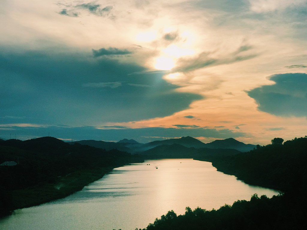 Thu trọn hoàng hôn xứ Huế tuyệt đẹp từ đồi Vọng Cảnh