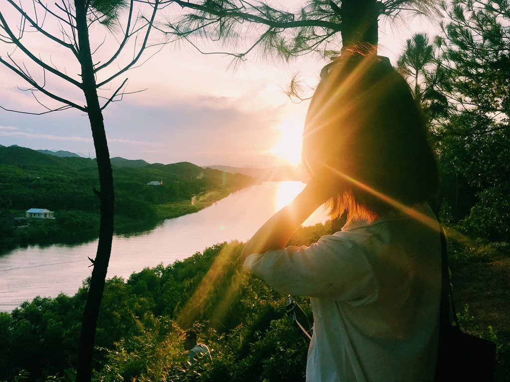 Thu trọn hoàng hôn xứ Huế tuyệt đẹp từ đồi Vọng Cảnh