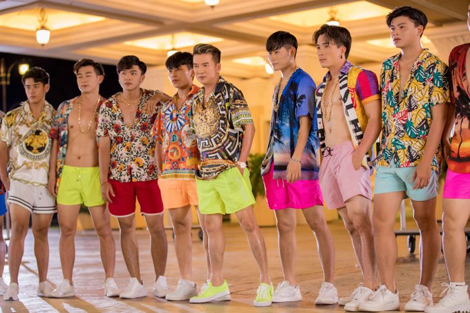 dam-vinh-hung-buc-xuc-len-tieng-dap-tra-khi-bi-mia-mai-la-mac-do-di-hom-trong-mv-duoc-dau-tu-tien-ty