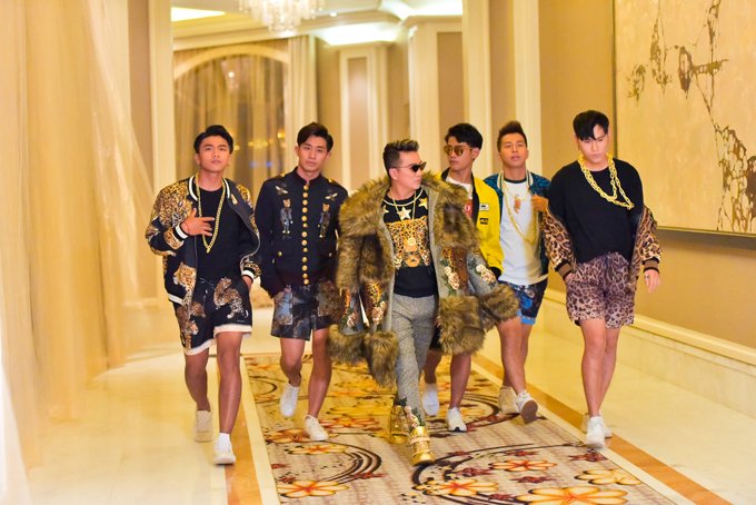dam-vinh-hung-buc-xuc-len-tieng-dap-tra-khi-bi-mia-mai-la-mac-do-di-hom-trong-mv-duoc-dau-tu-tien-ty