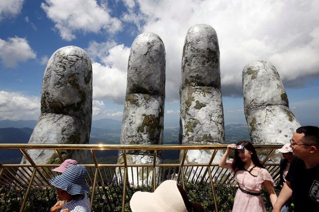 hang-loat-bao-quoc-te-than-phuc-truoc-ve-dep-cau-vang-cua-viet-nam