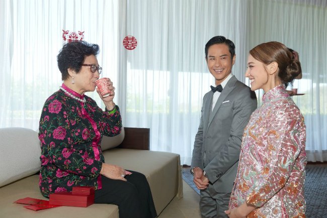 nhung-khoanh-khac-dep-trong-dam-cuoi-cua-tai-tu-tvb-trinh-gia-dinh-va-hoa-hau-hong-kong-kem-22-tuoi