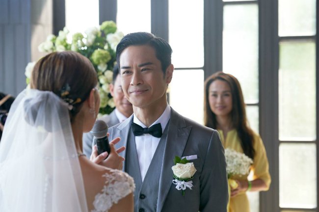 nhung-khoanh-khac-dep-trong-dam-cuoi-cua-tai-tu-tvb-trinh-gia-dinh-va-hoa-hau-hong-kong-kem-22-tuoi