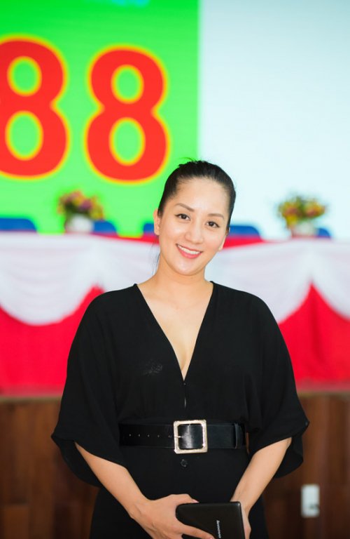 vua-sinh-con-duoc-thang-ruoi-khanh-thi-lien-tuc-dang-trang-thai-buon-noi-bong-gio-ve-su-chia-ly