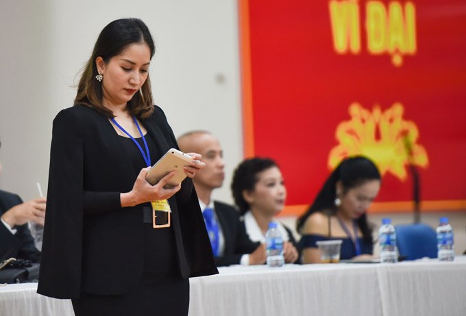 vua-sinh-con-duoc-thang-ruoi-khanh-thi-lien-tuc-dang-trang-thai-buon-noi-bong-gio-ve-su-chia-ly