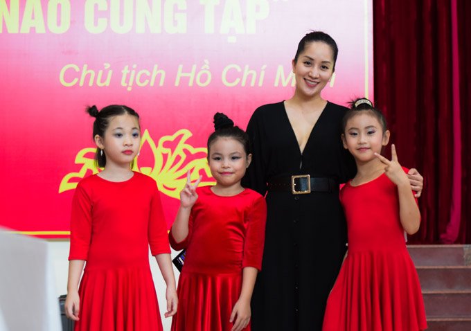 vua-sinh-con-duoc-thang-ruoi-khanh-thi-lien-tuc-dang-trang-thai-buon-noi-bong-gio-ve-su-chia-ly