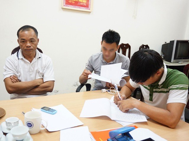 Trốn nã gần 30 năm quỳ tạ tội mẹ già trước khi đi đầu thú