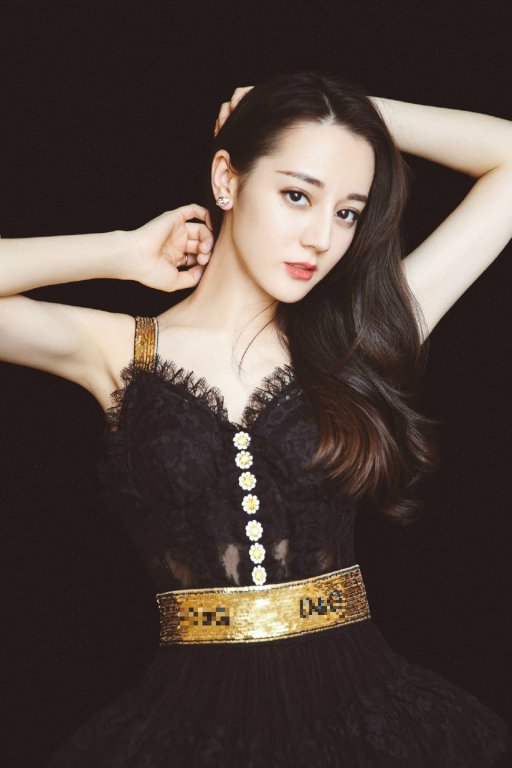 dien-bikini-kin-dao-my-nhan-tan-cuong-dich-le-nhiet-ba-van-chung-to-dang-cap-nhan-sac-van-nguoi-me