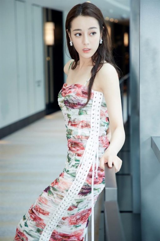 dien-bikini-kin-dao-my-nhan-tan-cuong-dich-le-nhiet-ba-van-chung-to-dang-cap-nhan-sac-van-nguoi-me