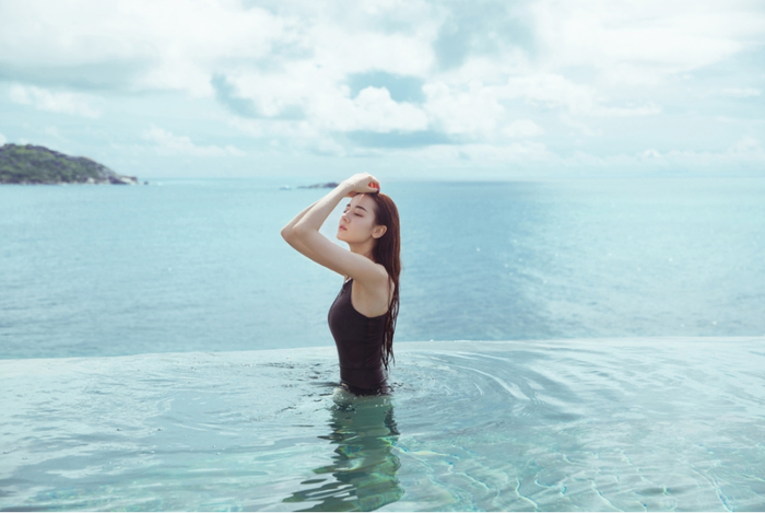 dien-bikini-kin-dao-my-nhan-tan-cuong-dich-le-nhiet-ba-van-chung-to-dang-cap-nhan-sac-van-nguoi-me