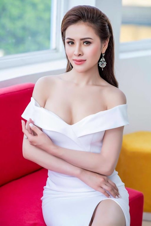 truoc-on-ao-chup-phan-cam-o-tuyet-tinh-coc-a-hau-thu-dung-tung-bi-to-vo-on-lo-clip-noi-tieng-anh-yeu-kem