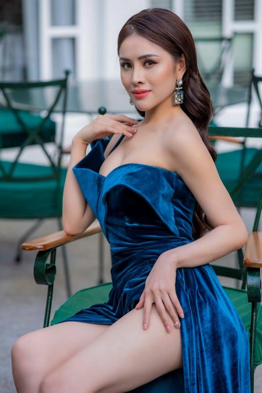 truoc-on-ao-chup-phan-cam-o-tuyet-tinh-coc-a-hau-thu-dung-tung-bi-to-vo-on-lo-clip-noi-tieng-anh-yeu-kem