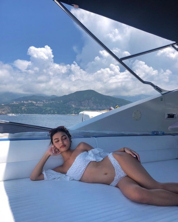 5 kiểu chụp ảnh giúp Lily Maymac bé tẹo nhưng vẫn sexy