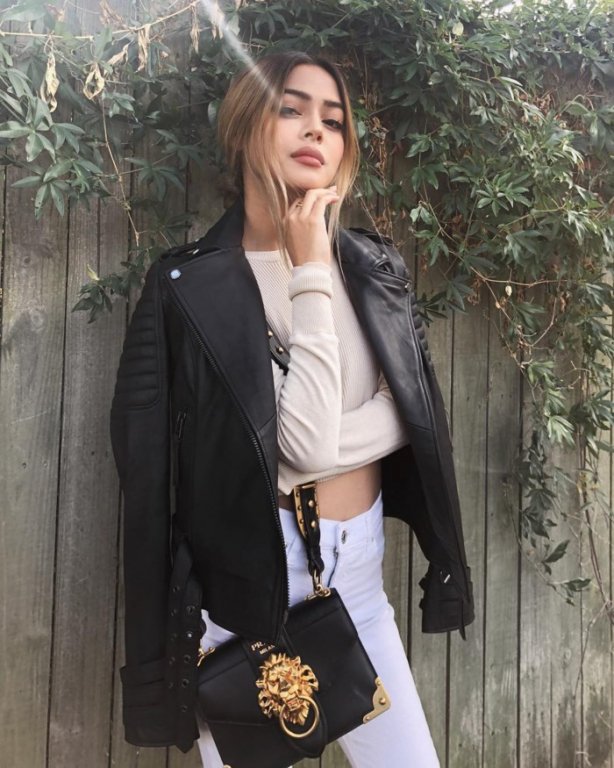 5 kiểu chụp ảnh giúp Lily Maymac bé tẹo nhưng vẫn sexy